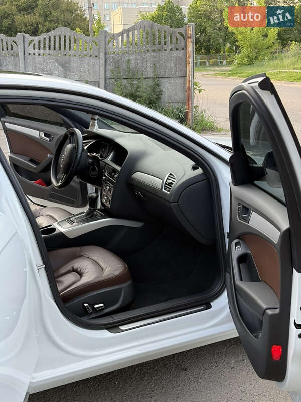 Седан Audi A4 2012 в Сумах