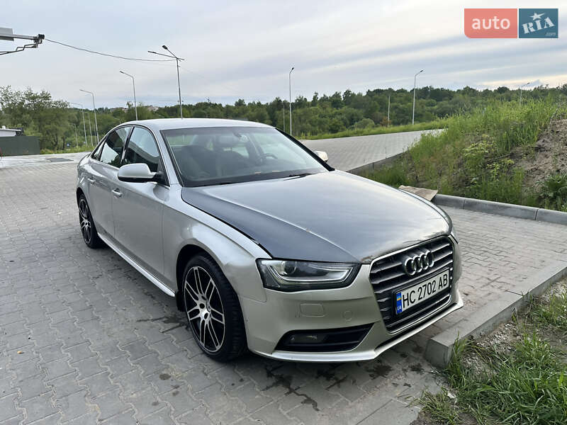 Седан Audi A4 2012 в Львове