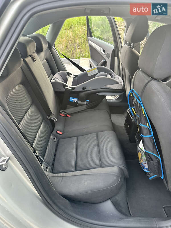 Седан Audi A4 2012 в Львове