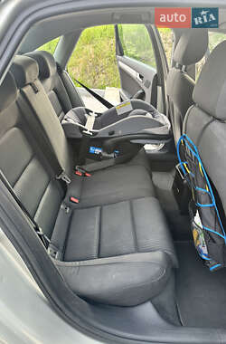Седан Audi A4 2012 в 