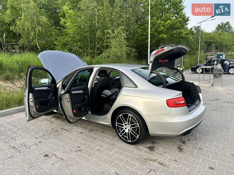 Седан Audi A4 2012 в Львове