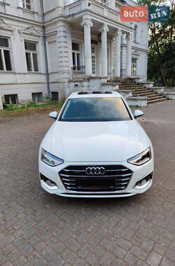 Седан Audi A4 2021 в 
