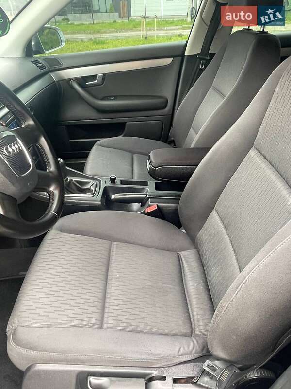 Седан Audi A4 2006 в Вараше