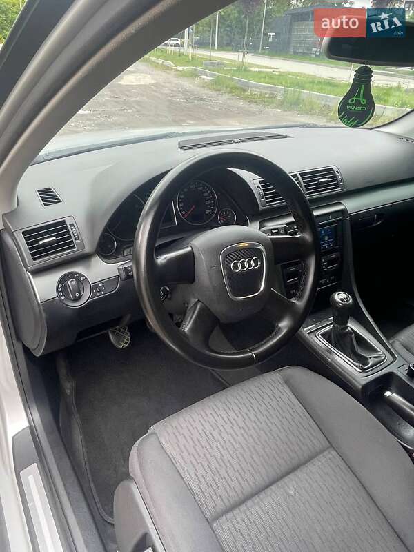 Седан Audi A4 2006 в Вараше