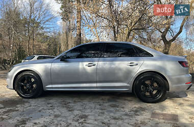 Седан Audi A4 2019 в 
