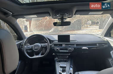 Седан Audi A4 2019 в 