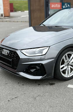 Седан Audi A4 2022 в 