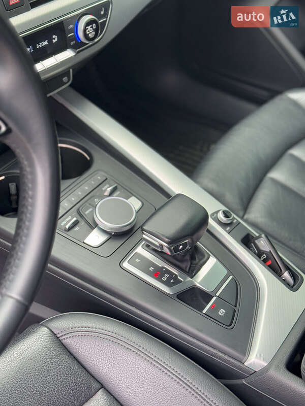 Седан Audi A4 2018 в Днепре