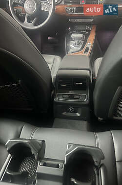 Седан Audi A4 2023 в 