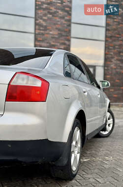 Седан Audi A4 2001 в 