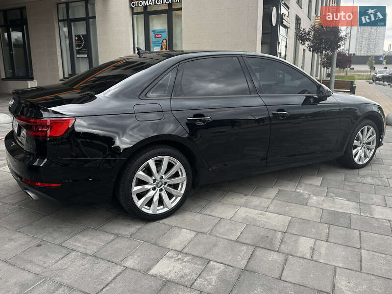Седан Audi A4 2017 в Киеве