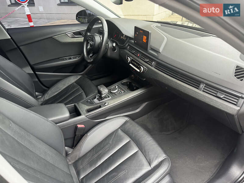 Седан Audi A4 2017 в Киеве