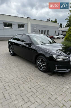 Седан Audi A4 2016 в 