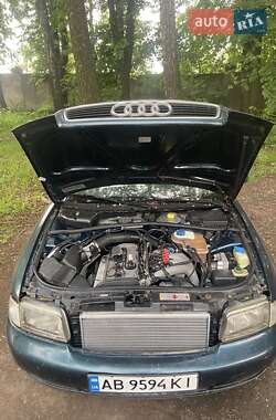 Седан Audi A4 1996 в 