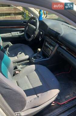 Седан Audi A4 1997 в 