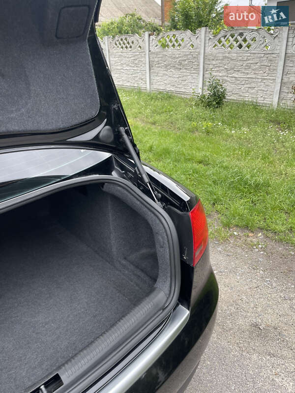 Седан Audi A4 2006 в Гнивани
