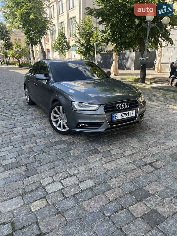 Седан Audi A4 2012 в Полтаве