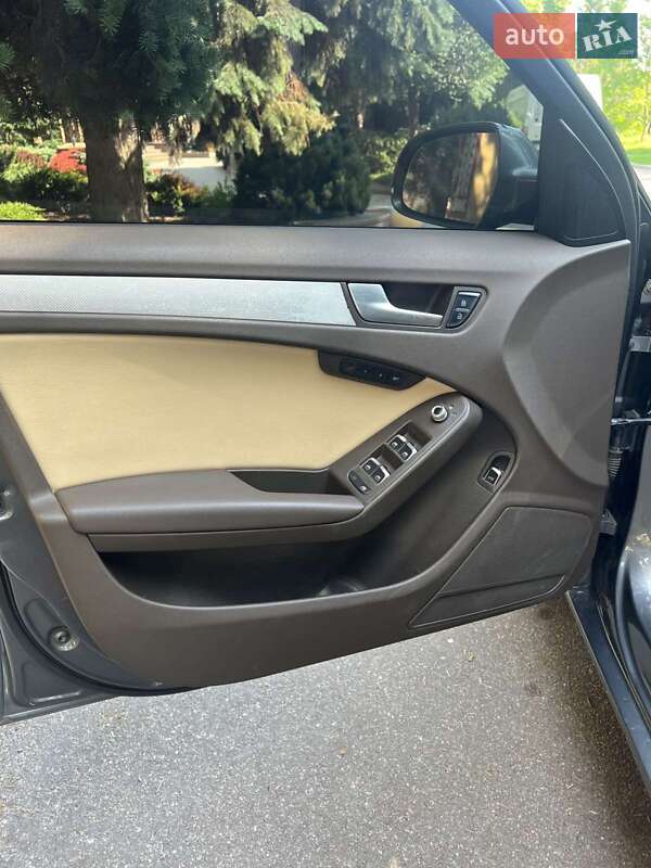 Седан Audi A4 2012 в Полтаве