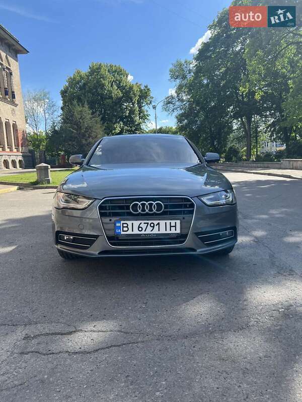 Седан Audi A4 2012 в Полтаве