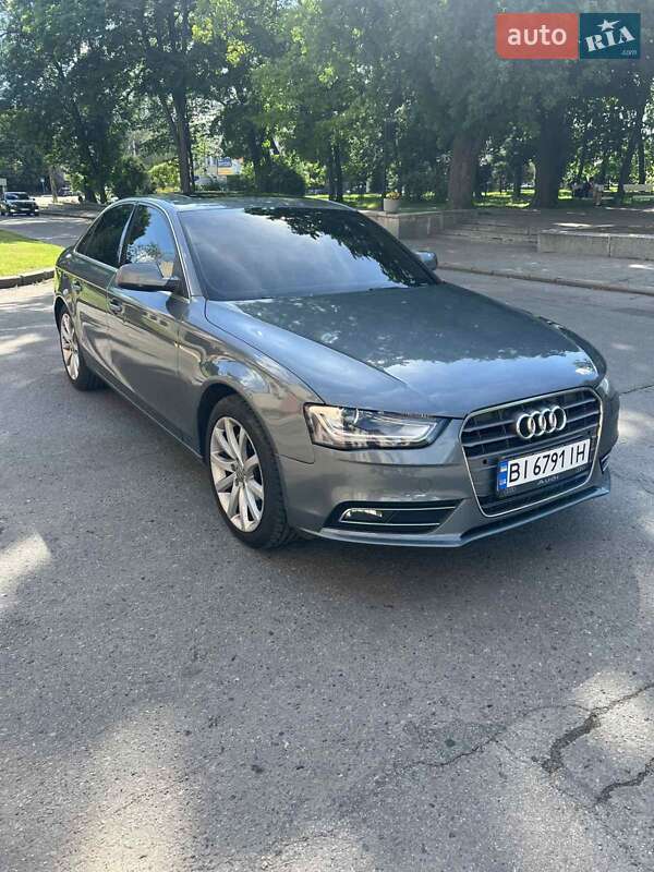 Седан Audi A4 2012 в Полтаве