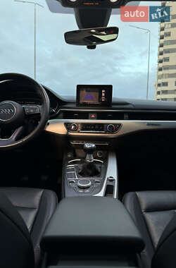 Седан Audi A4 2018 в 