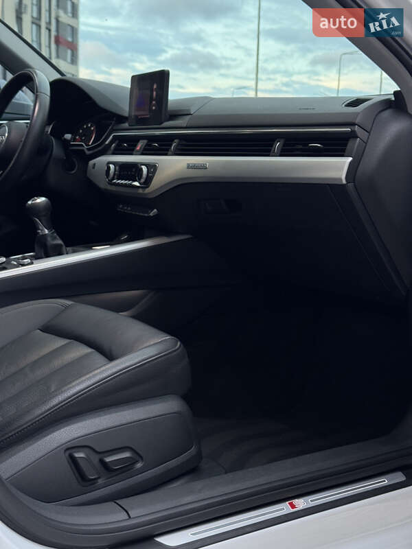 Седан Audi A4 2018 в Києві
