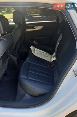 Седан Audi A4 2016 в 