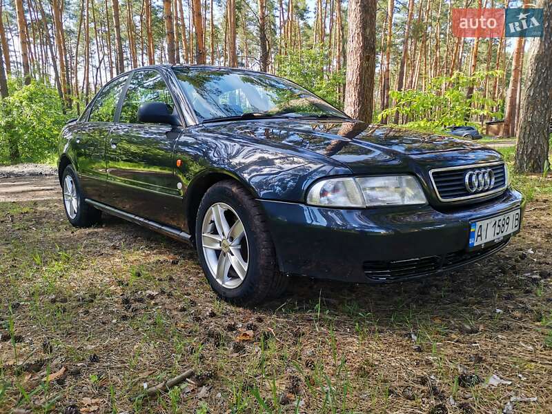 Седан Audi A4 1996 в Киеве