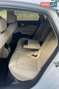 Седан Audi A4 2020 в 