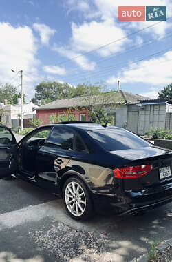 Седан Audi A4 2013 в 