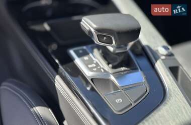Седан Audi A4 2020 в 