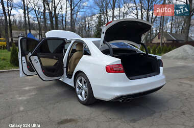 Седан Audi A4 2015 в Умані