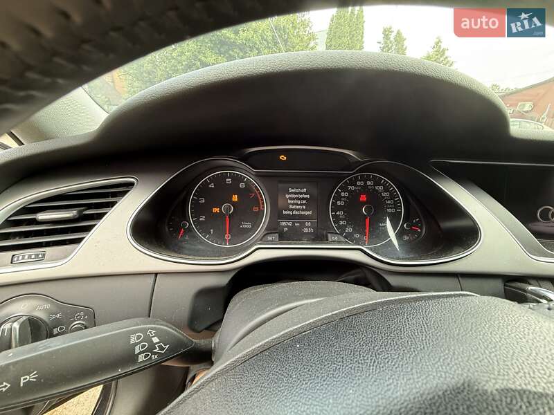 Седан Audi A4 2014 в Львові