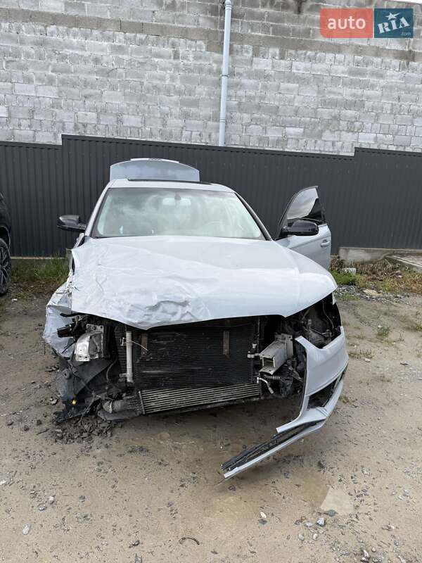 Седан Audi A4 2014 в Львові