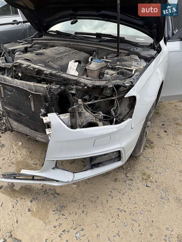 Седан Audi A4 2014 в Львові