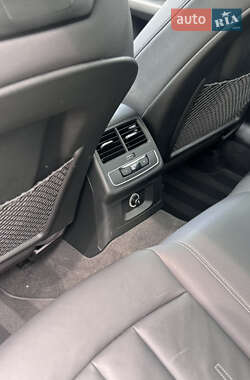 Седан Audi A4 2020 в 