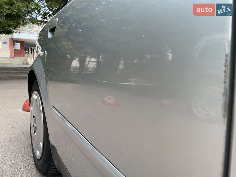 Седан Audi A4 2002 в Луцке