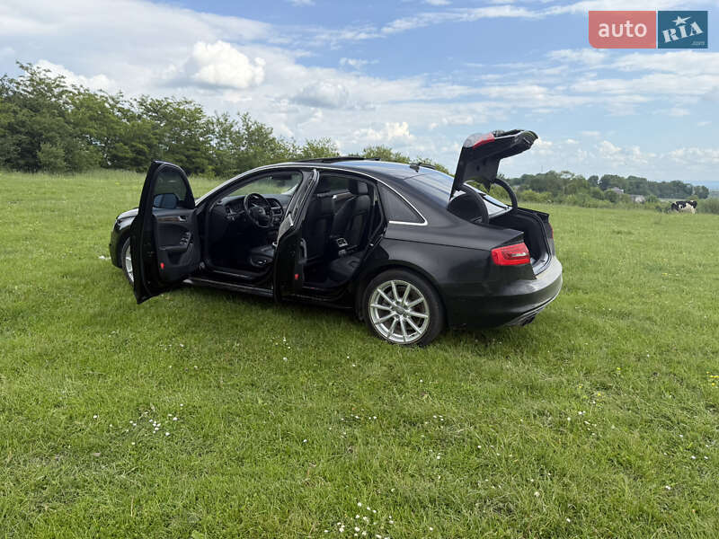 Седан Audi A4 2014 в Львове
