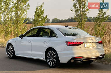 Седан Audi A4 2021 в 