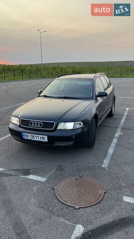 Универсал Audi A4 1997 в Радехове