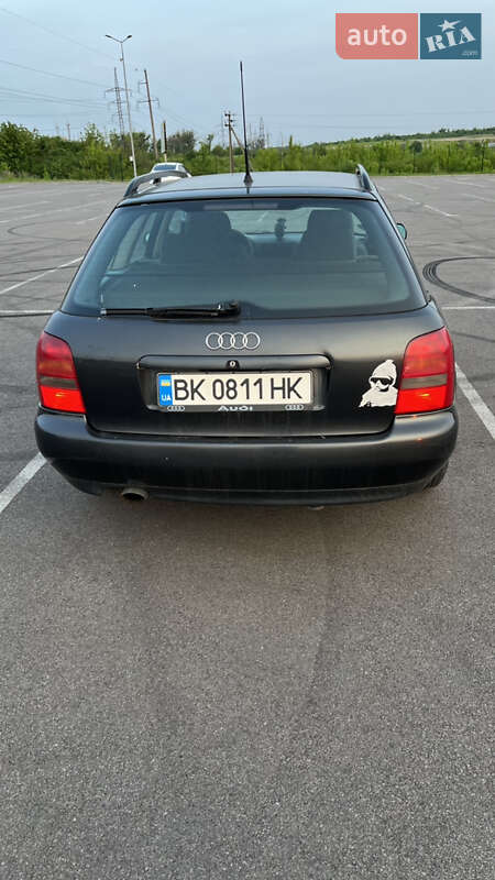 Универсал Audi A4 1997 в Радехове