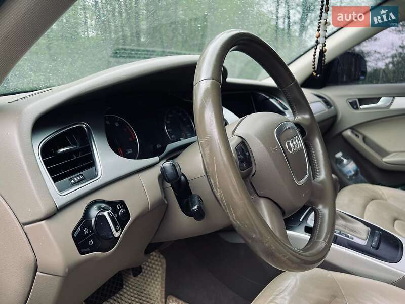 Седан Audi A4 2008 в Нетешине