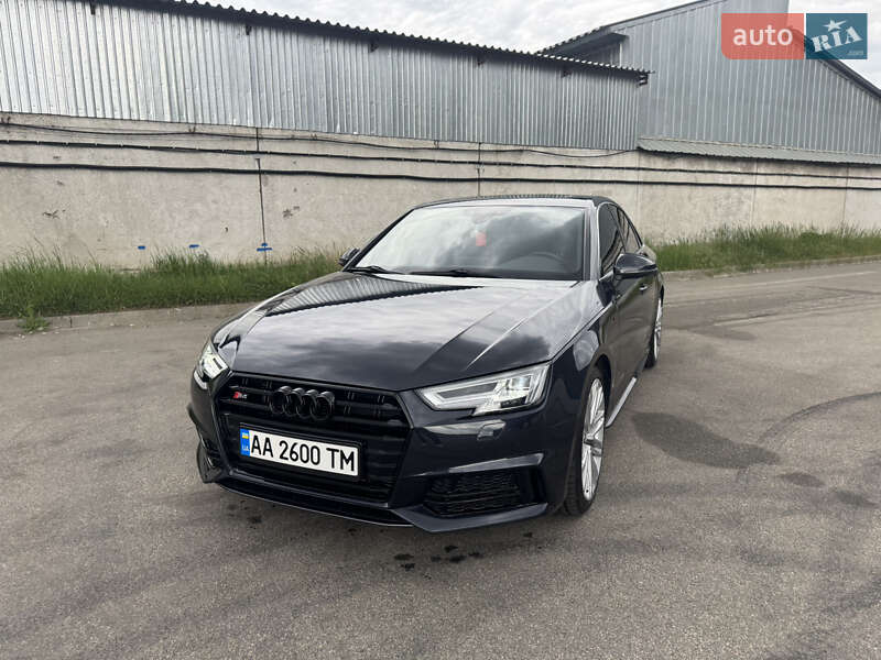 Седан Audi A4 2016 в Киеве