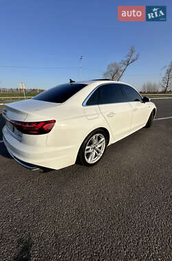 Седан Audi A4 2022 в 