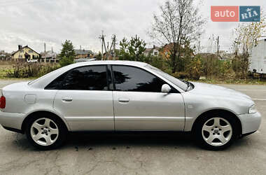 Седан Audi A4 2000 в 