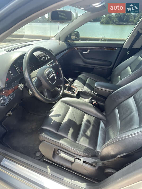 Седан Audi A4 2005 в Измаиле