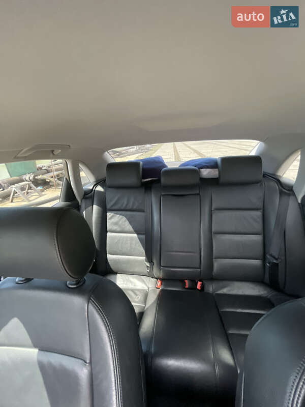 Седан Audi A4 2005 в Измаиле