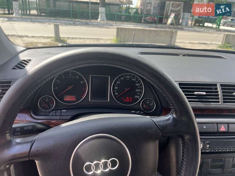 Седан Audi A4 2001 в Першотравенске