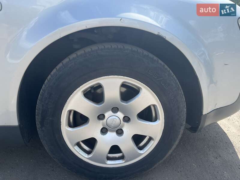 Седан Audi A4 2001 в Першотравенске