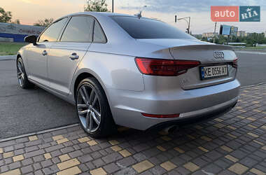 Седан Audi A4 2015 в 